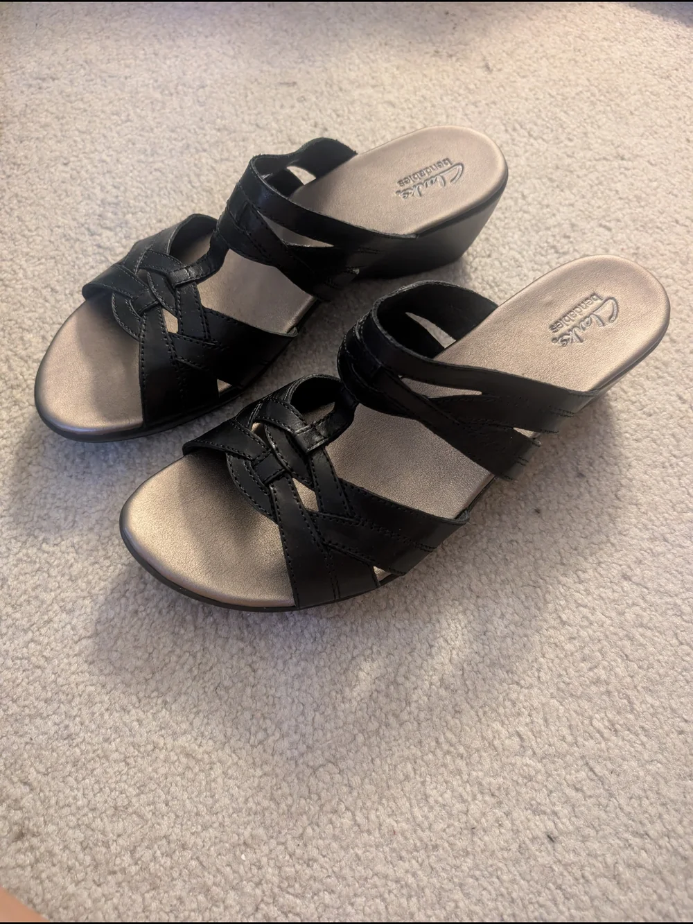 New Clarks Women’s Black Leather Slide Sandals